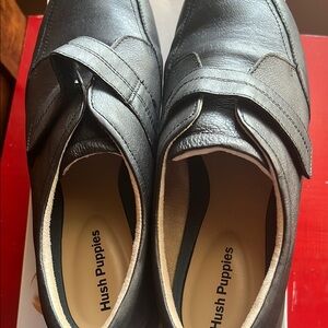 Hush Puppies women Black Leather Shoes in size 11 medium.